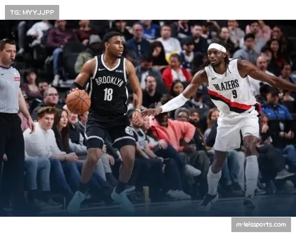 报道:篮网与开拓者比赛因篮筐水平度问题暂停检修,影响球员罚球节奏